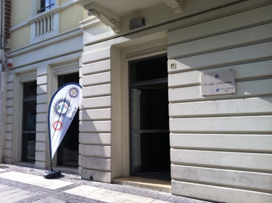 L'ingresso del Circolo Aternino in Piazza Garibaldi a Pescara
