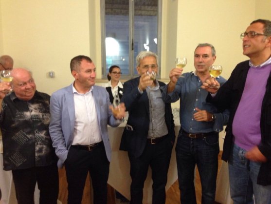 Il brindisi con le autorità
