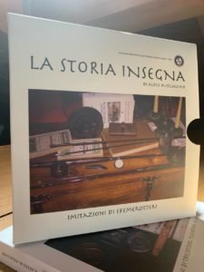 Custodia libri La storia Insegna