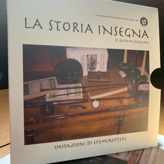 Custodia libri La storia Insegna